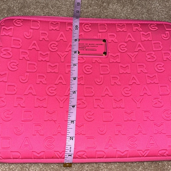 “Marc Jacob’s- Pink Laptop Case” - Picture 9 of 12